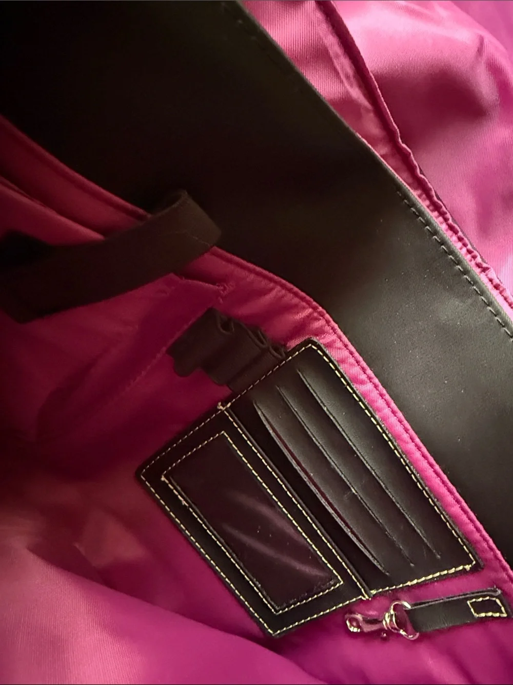 Very gently used Targus Laptop/ Messenger Bag. Pink plaid design.